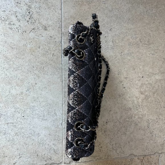 Chanel Large Sequins Flap Purse with chain strap - Picture 7 of 8